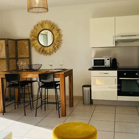 Le Domaine Rousse Apartment *